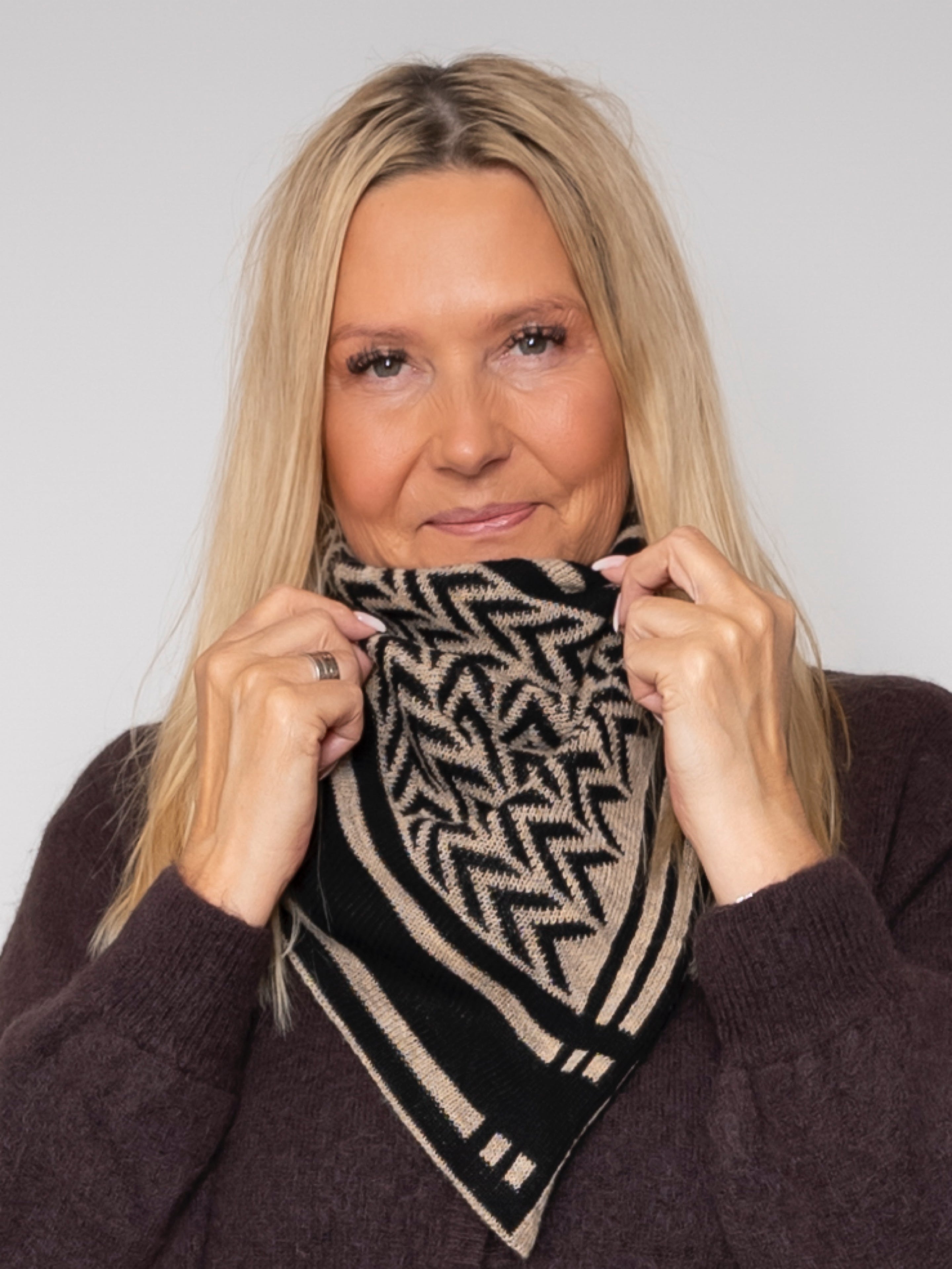 BC Bex triangle scarf latte - Online-Mode