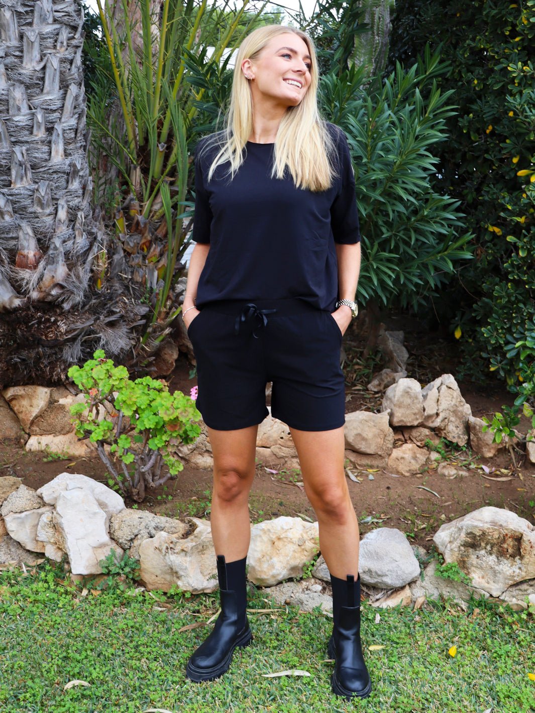 Liberté Alma shorts black - Online-Mode
