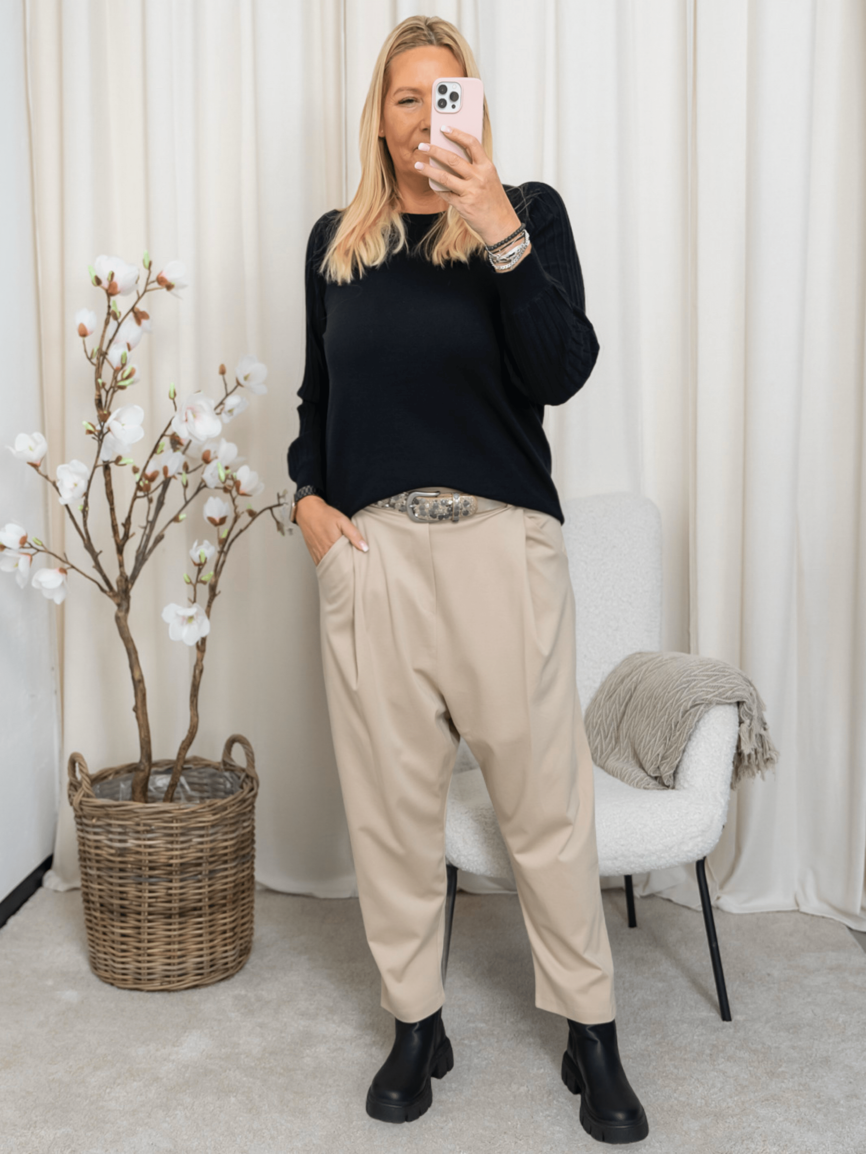 Marta du Chateau Sonya pants beige - Online - Mode