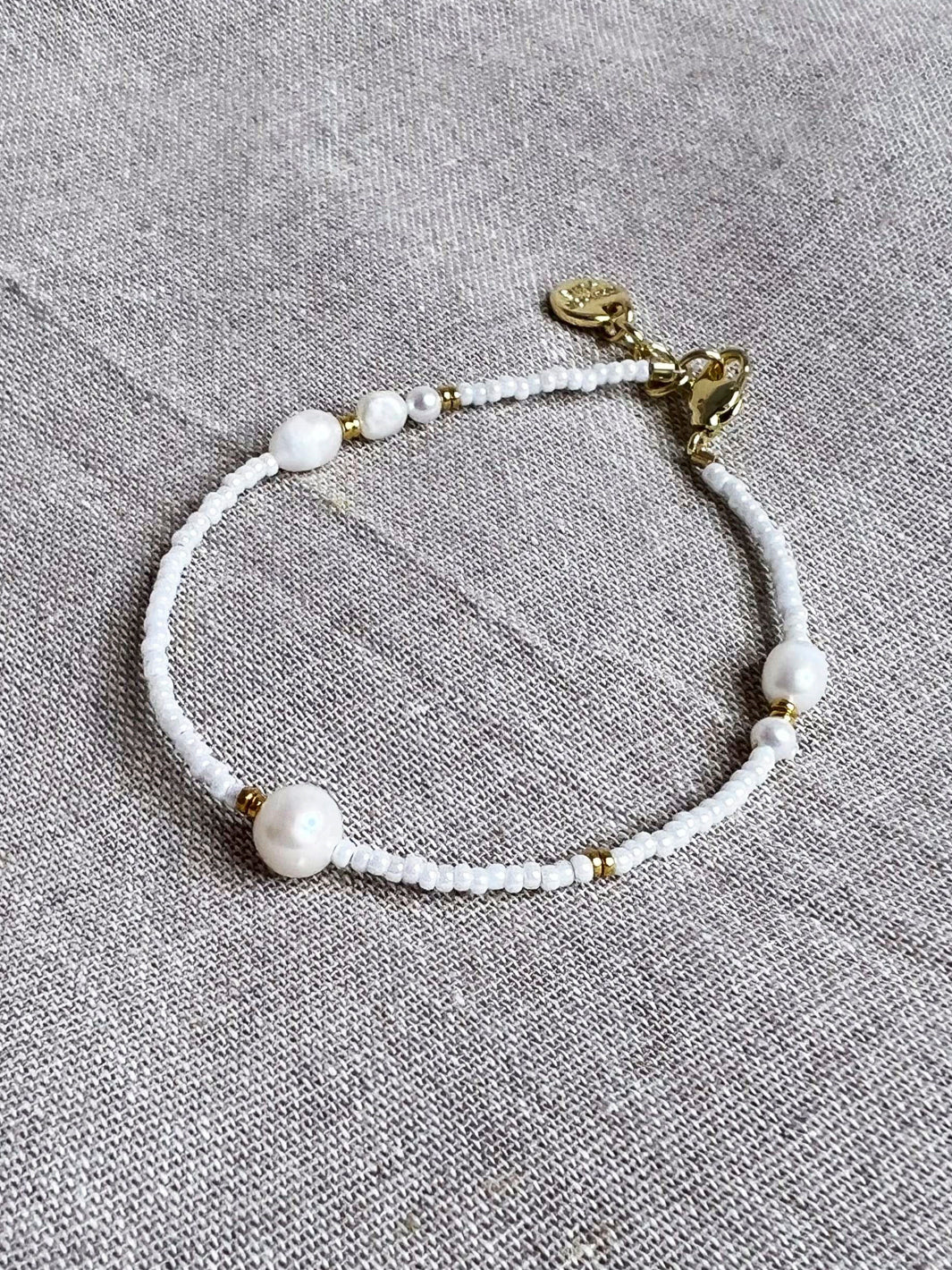 Friihof+Siig Lindy pearl armbånd white - Online-Mode