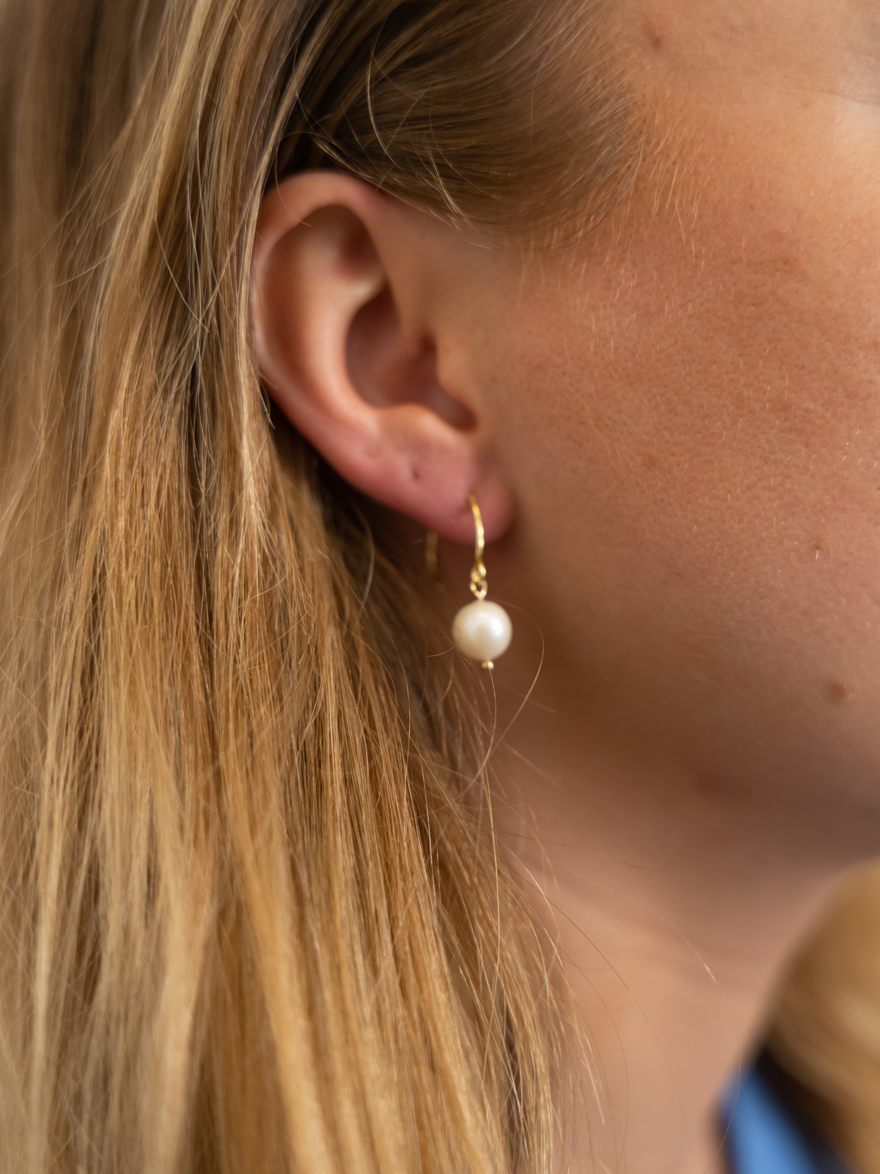 Friihof+Siig Small pearl øreringe forgyldt - Online-Mode