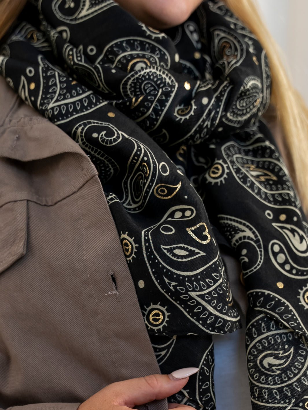 Golden paisley scarf black - Online - Mode