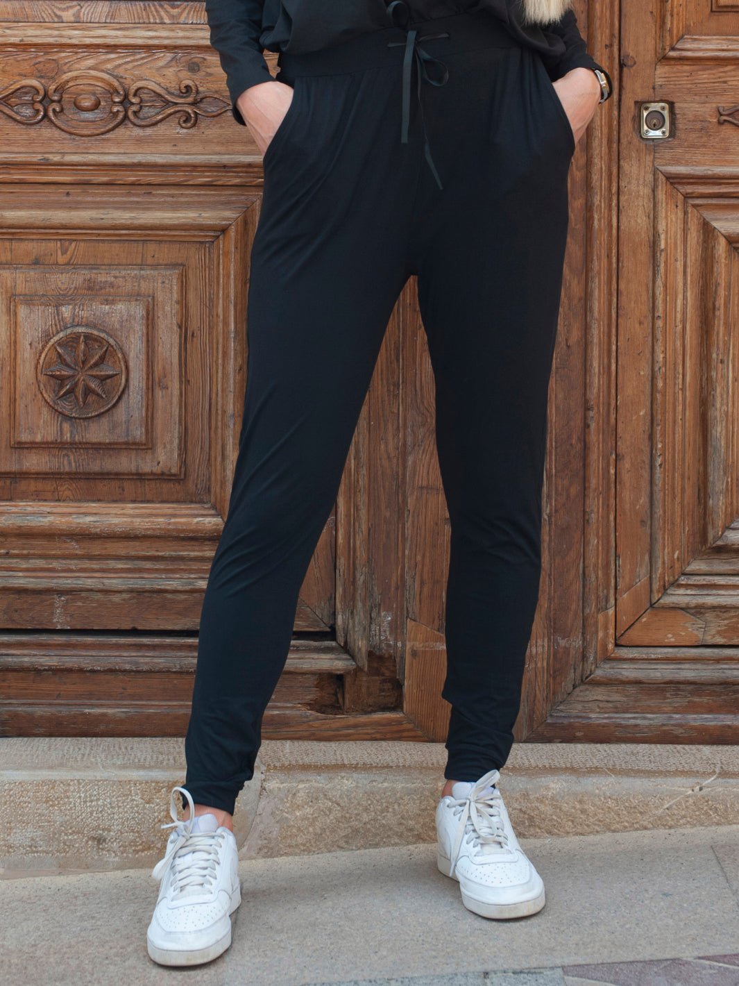 LEV UGE 40/41 Liberté Alma pants black - Online - Mode