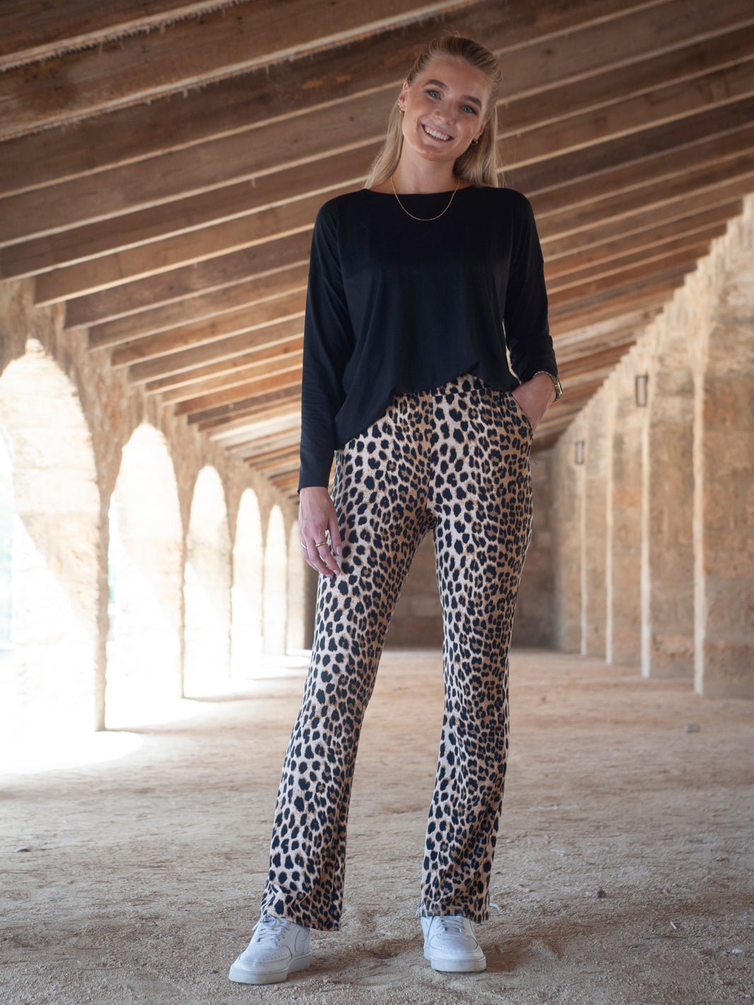 Liberté Alma flared pants leo lux - Online - Mode