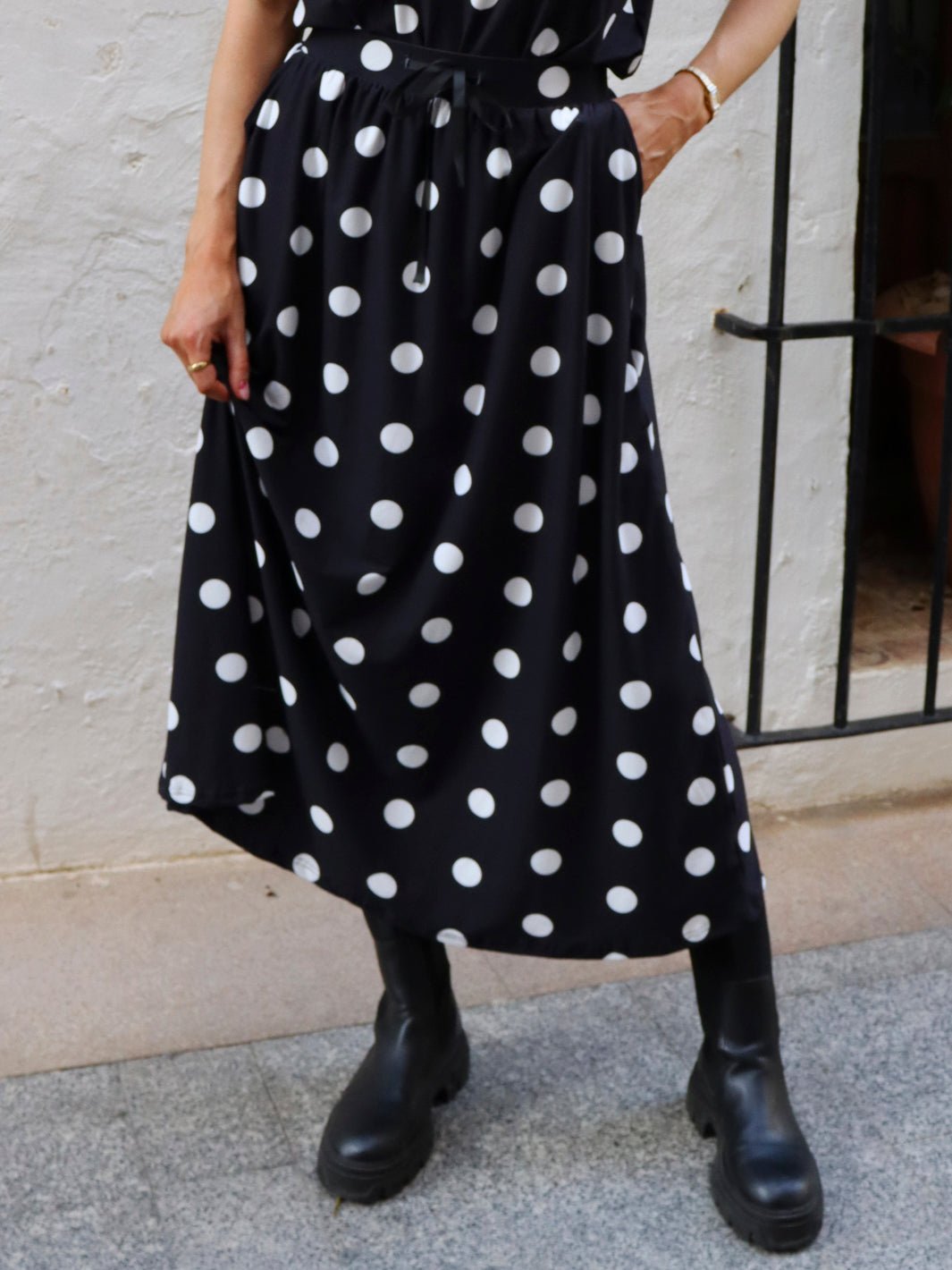 Liberté Alma loose skirt black big dot - Online-Mode
