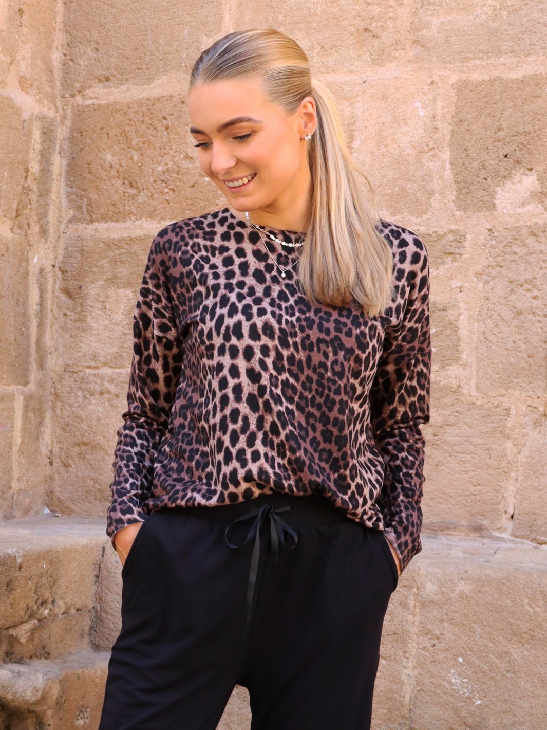 Liberté Alma LS top fleece leo brown - Online-Mode