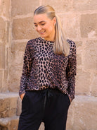 Liberté Alma LS top fleece leo brown - Online-Mode