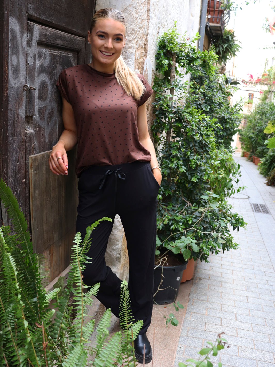 Liberté Alma U t-shirt brown black heart - Online-Mode
