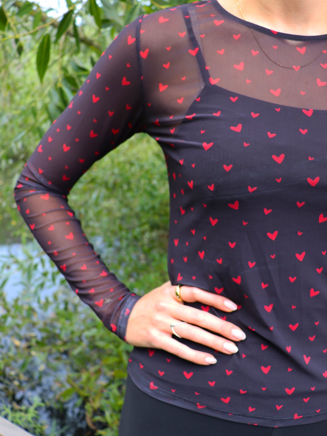 Liberté Mesh LS tshirt black red heart - Online - Mode