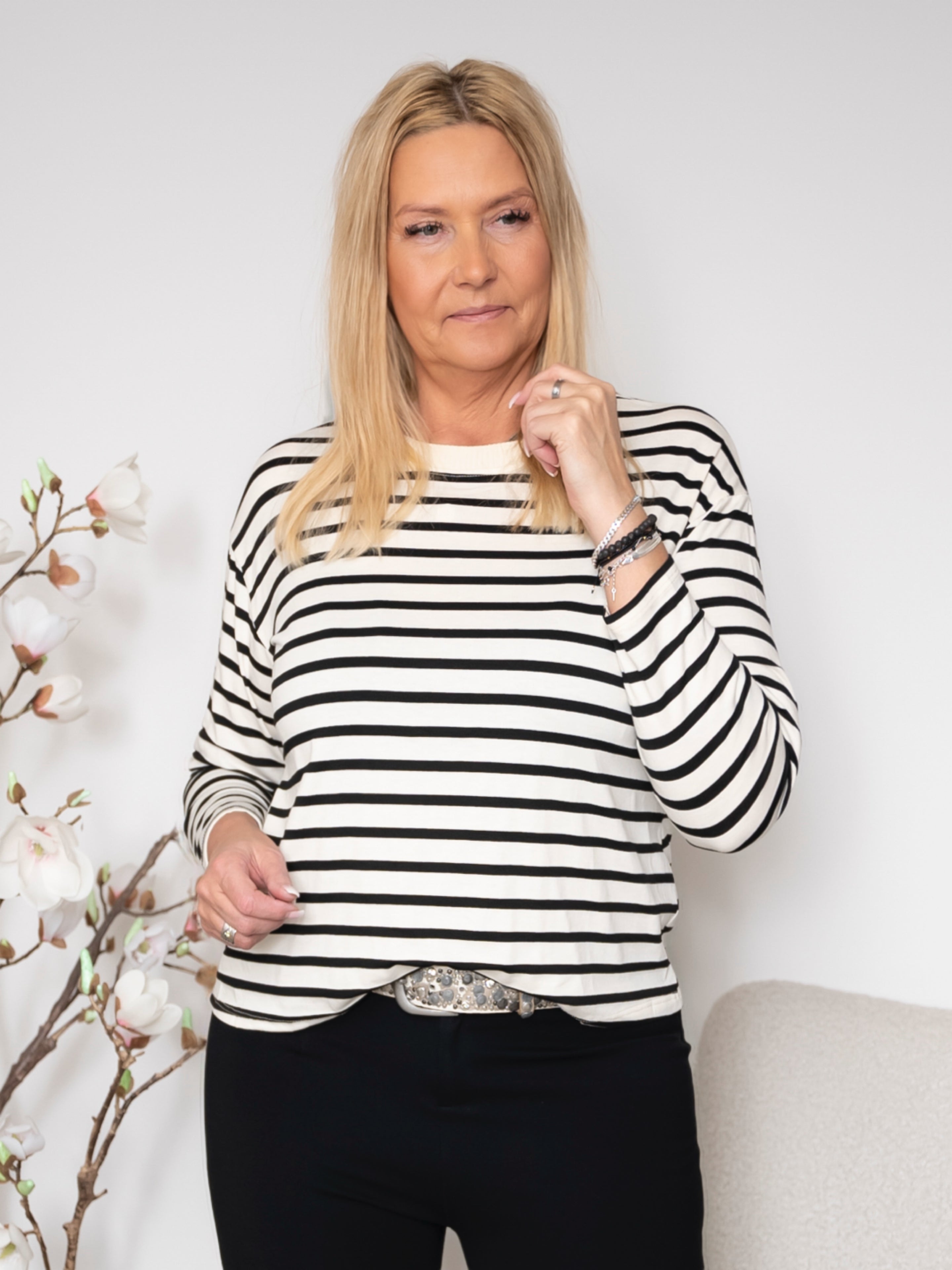 MDC Kara LS tee black - Online-Mode