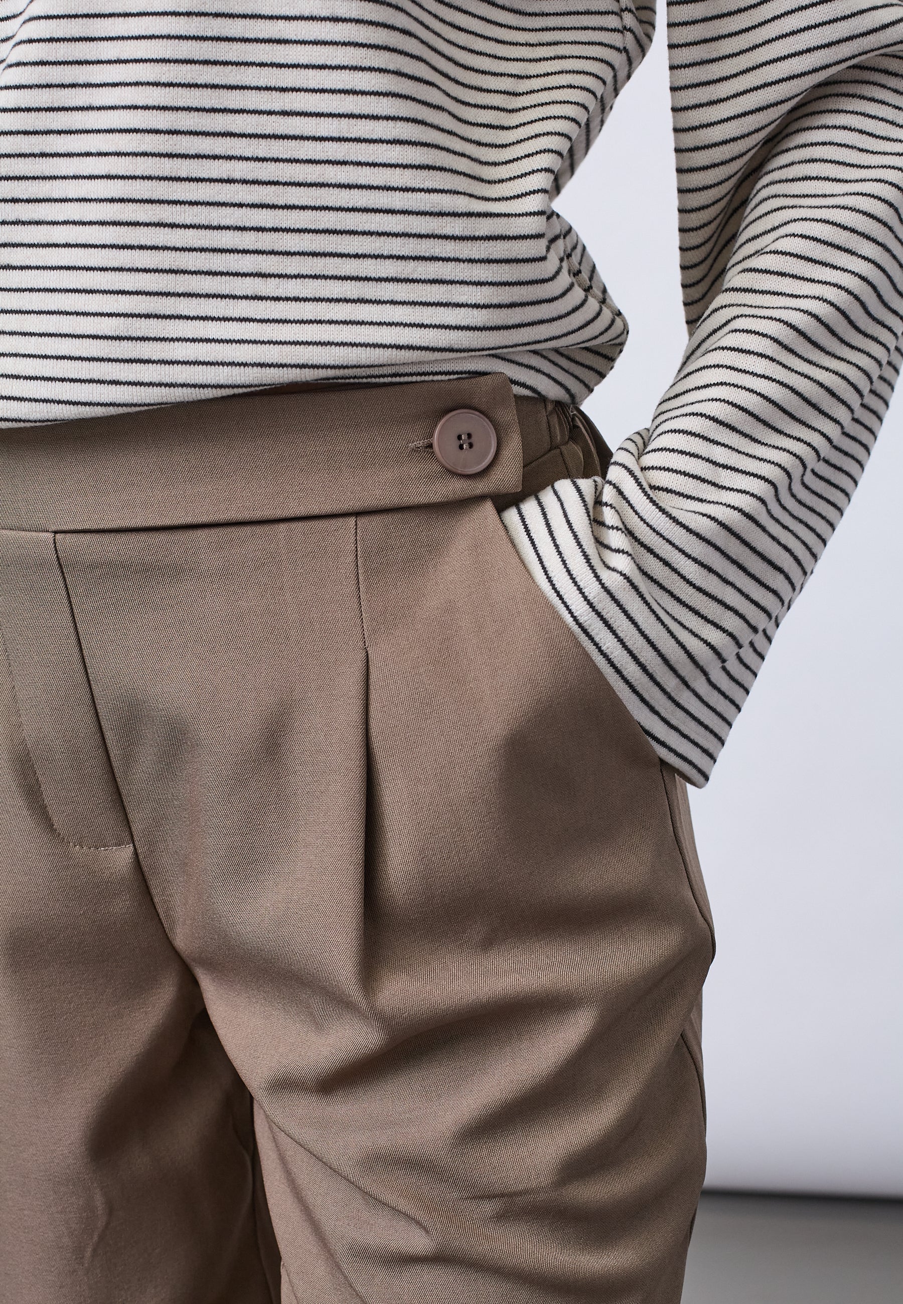 SP Viksa pants cropped dark sand - Online-Mode