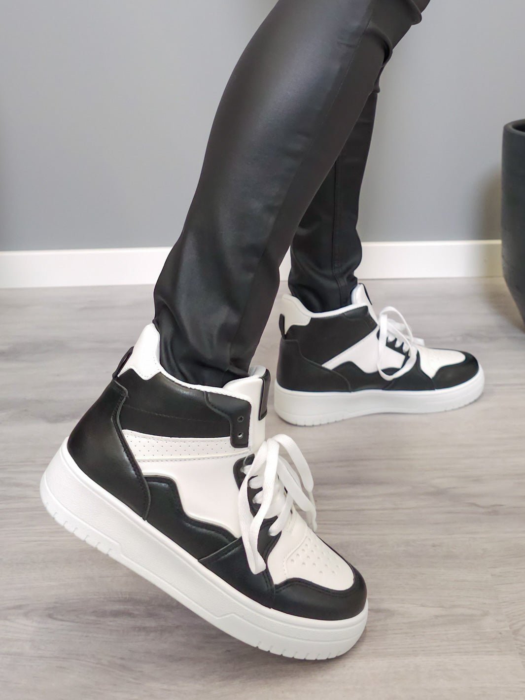 Lilja sneakers white/black - Online-Mode